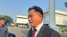 Menko Yusril Ihza Mahendra saat ditemui di Istana, Jakarta, Selasa (22/10/2024). (Kompas.com/Adhyasta Dirgantara)
