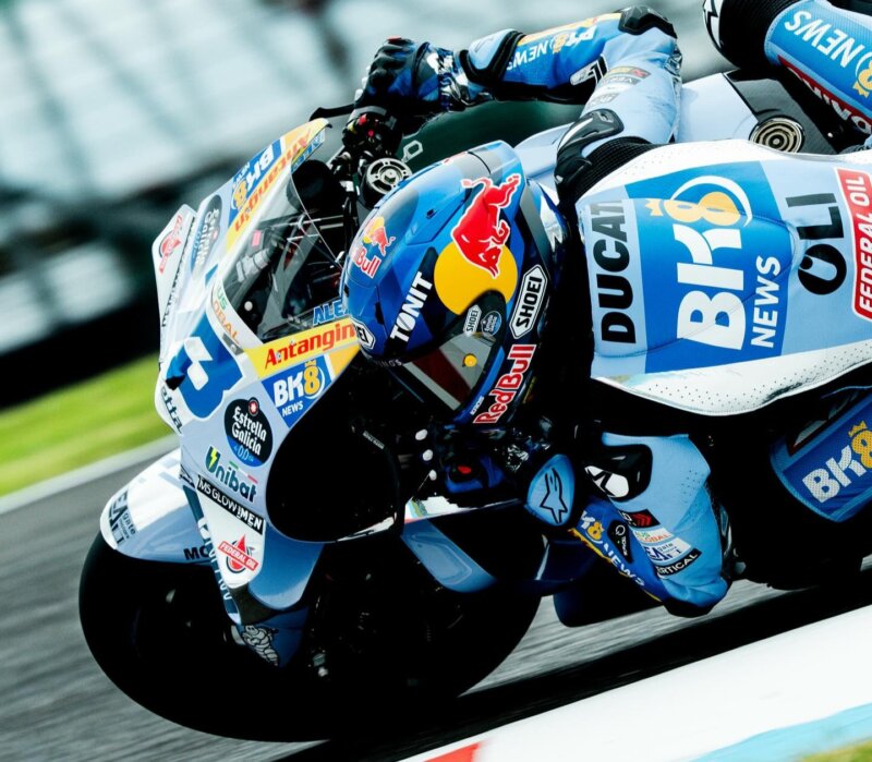 Alex Marquez tampil dominan bersama Ducati GP24 di FP1 Le Mans 2025, mencatatkan waktu tercepat dan memperkuat posisinya di puncak klasemen MotoGP. (Sumber: Alex Marquez Facebook)