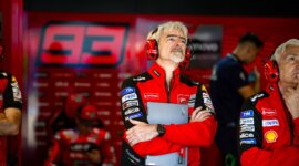 Luigi Dall'Igna terlihat cemas saat mengamati performa Pecco Bagnaia di awal musim MotoGP 2025 (Foto: Facebook Dall'Igna)