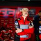 Luigi Dall'Igna terlihat cemas saat mengamati performa Pecco Bagnaia di awal musim MotoGP 2025 (Foto: Facebook Dall'Igna)