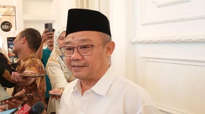 Mendikdasmen Abdul Mu'ti menyatakan bahwa ketidakmerataan distribusi guru di Indonesia bisa diselesaikan dengan merevisi pasal UU yang memberikan kewenangan pada pemerintah daerah. (Nikita Rosa/detikedu)