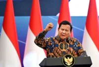 Presiden Prabowo Subianto memberikan sambutan pada acara Diskusi Ekonomi Bersama Presiden RI di Menara Mandiri, Senayan, Jakarta, Selasa (8/4/2025). (ANTARA FOTO/Aditya Pradana Putra/sgd/Spt/aa.)