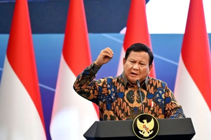 Presiden Prabowo Subianto memberikan sambutan pada acara Diskusi Ekonomi Bersama Presiden RI di Menara Mandiri, Senayan, Jakarta, Selasa (8/4/2025). (ANTARA FOTO/Aditya Pradana Putra/sgd/Spt/aa.)