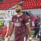 Yuran Fernandes, pilar pertahanan PSM Makassar, menghadapi larangan bermain 12 bulan dari PSSI setelah mengkritik manajemen sepak bola Indonesia di media sosial, April 2025. (Sumber: PSM Makassar Official)