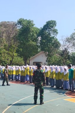 Pembekalan Wawasan Kebangsaan dan Kedisiplinan oleh Babinsa untuk Siswa SMK 2 Pandeglang Jelang PKL
