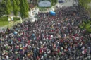 Rabu, 18 Juni 2025, gelombang demonstran dari Aliansi Mahasiswa dan Masyarakat Pelalawan (AMMP) memadati pelataran Kantor Gubernur Riau untuk menggelar aksi protes. (Foto: Defizal/RiauPos.co)