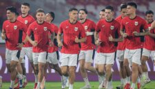 Pemain Timnas Indonesia: Dean James, Joey Pelupessy, Justin Hubner, Mees Hilgers dalam sesi latihan tim jelang lawan Timnas China di Kualifikasi Piala Dunia 2026. (c) Bola.net/Bagaskara Lazuardi