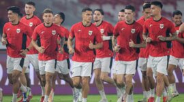 Pemain Timnas Indonesia: Dean James, Joey Pelupessy, Justin Hubner, Mees Hilgers dalam sesi latihan tim jelang lawan Timnas China di Kualifikasi Piala Dunia 2026. (c) Bola.net/Bagaskara Lazuardi