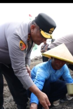 POLDA KEPRI LAKSANAKAN PENANAMAN JAGUNG SERENTAK KUARTAL III DAN PENANAMAN JAGUNG DI LAHAN PERHUTANAN SOSIAL