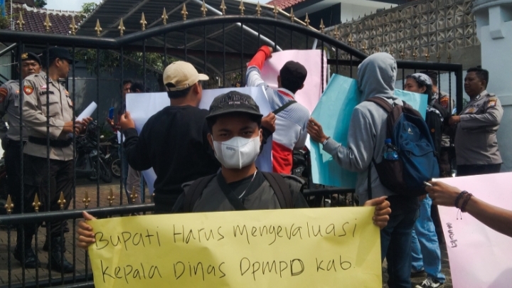 Oplus_0