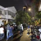 Massa ratusan orang menyerbu rumah Eko Patrio di Kuningan, Jakarta Selatan, pada 30 Agustus 2025 (Foto: Kumparan)