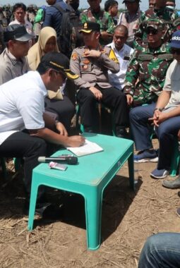 Brimob Lampung Kawal Keamanan Giat Aksi Masa di PT. BSA Hingga Berakhir Damai.