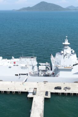 KRI Brawijaya-320 bertolak meninggalkan Dermaga Caligi Bensam Lanal Lampung
