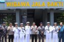 Kapolda Banten Irjen Pol Hengky bersama Komandan Lanal Banten Kolonel Laut (P) Catur Yogiantoro foto bersama