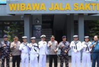 Kapolda Banten Irjen Pol Hengky bersama Komandan Lanal Banten Kolonel Laut (P) Catur Yogiantoro foto bersama