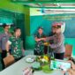 Rombongan Polsek Babelan, dipimpin Wakapolsek AKP Gunawan, tiba di Makoramil 04/Babelan dengan membawa nasi tumpeng