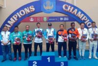 Plt. Asda II Kota Cilegon Ahmad Aziz Setia Ade Putra (tengah pakai topi) berpasangan dengan Deni Abdul Hayat, ASN dari Kabupaten Pandeglang yang meraih medali emas di cabang olahraga Bulutangkis 