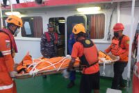 Lanal Lampung dan tim terpadu sukses evakuasi jenazah ABK MV. CEYLON BREEZE di Teluk Lampung pada 5 Oktober 2025 (Foto Husni NM)